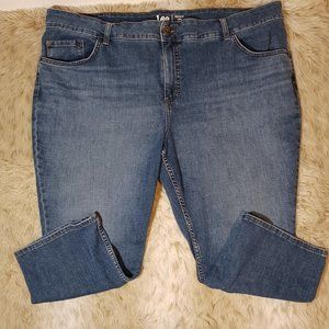 Lee Capri Jeans Womens 26W Medium Regular Fit Mid Rise Blue Med. Wash Denim Nice